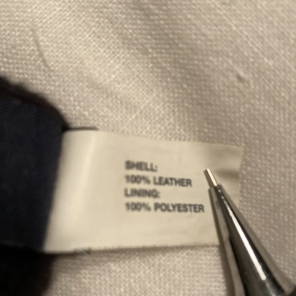Gap buttery leather women’s gloves with snap M/L fits like a small